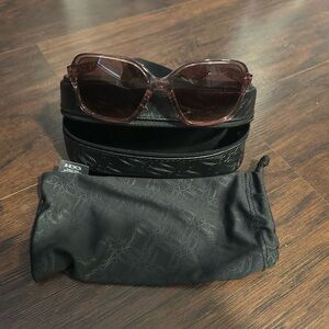 Oakley style 9312 02 Women’s sunglasses -purple tint with case